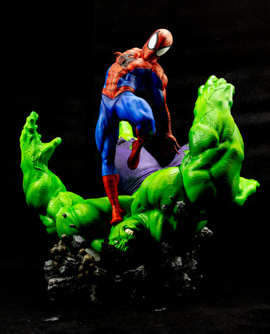 Spiderman vs Hulk Resin Fan Art Sculpture (Zez)