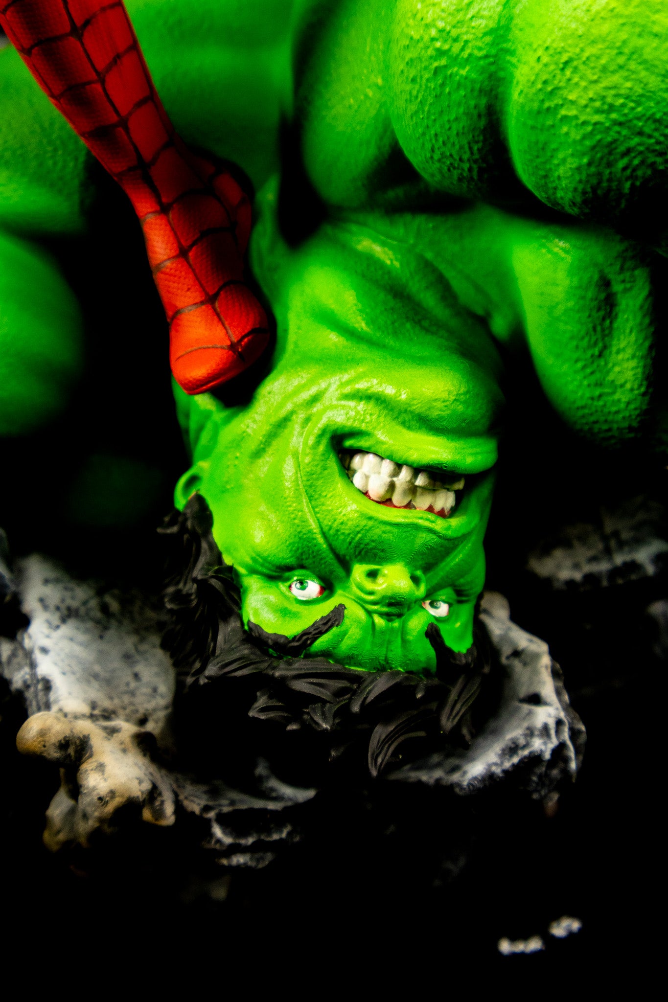 Arachnid vs Giant Resin Fan Art Sculpture (Zez)
