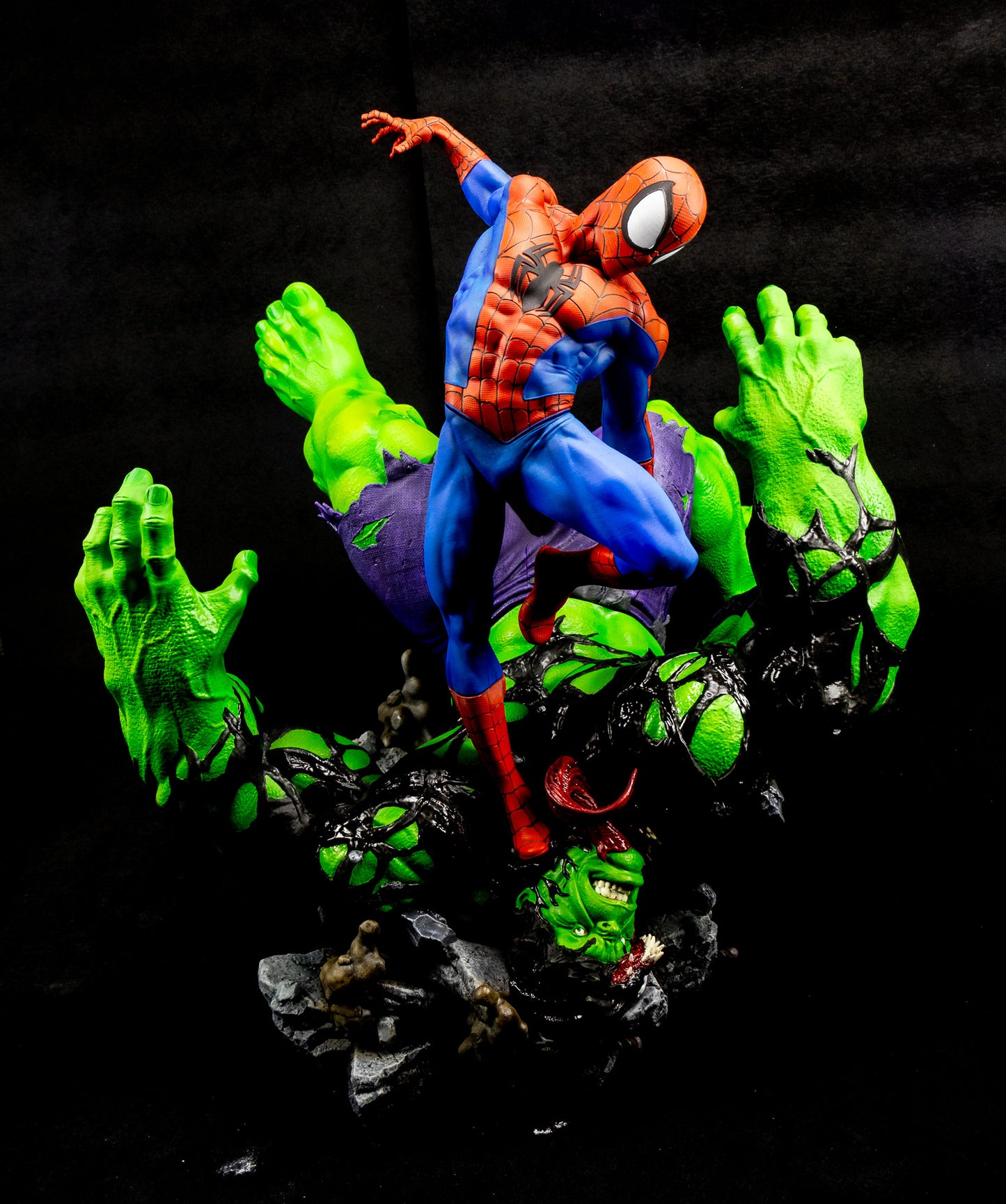 Arachnid vs Giant Resin Fan Art Sculpture (Zez)