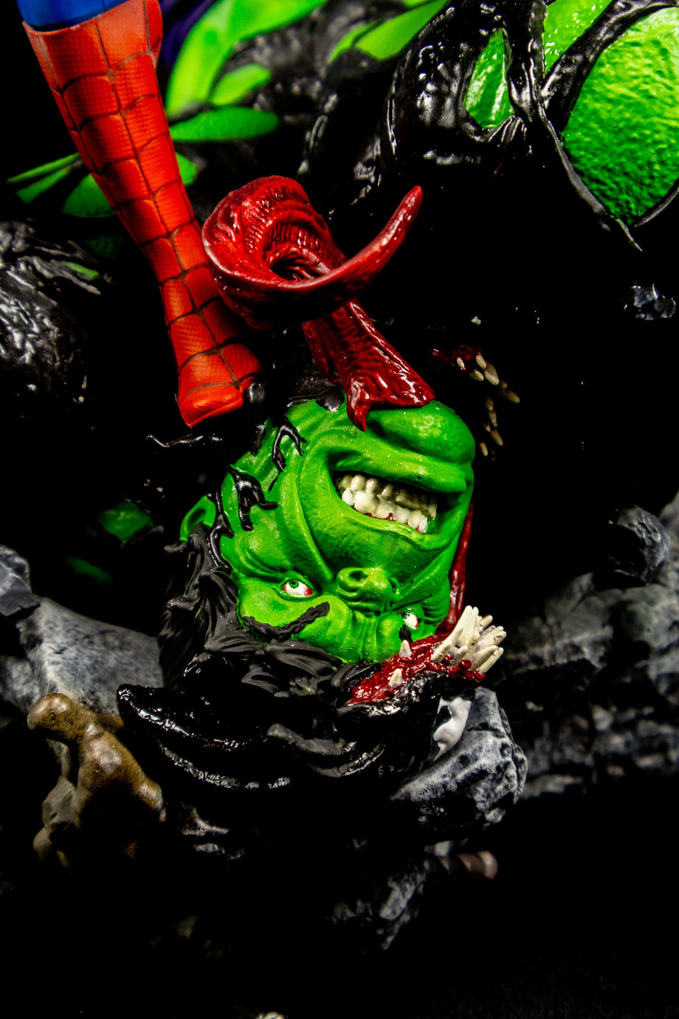 Arachnid vs Giant Resin Fan Art Sculpture (Zez)