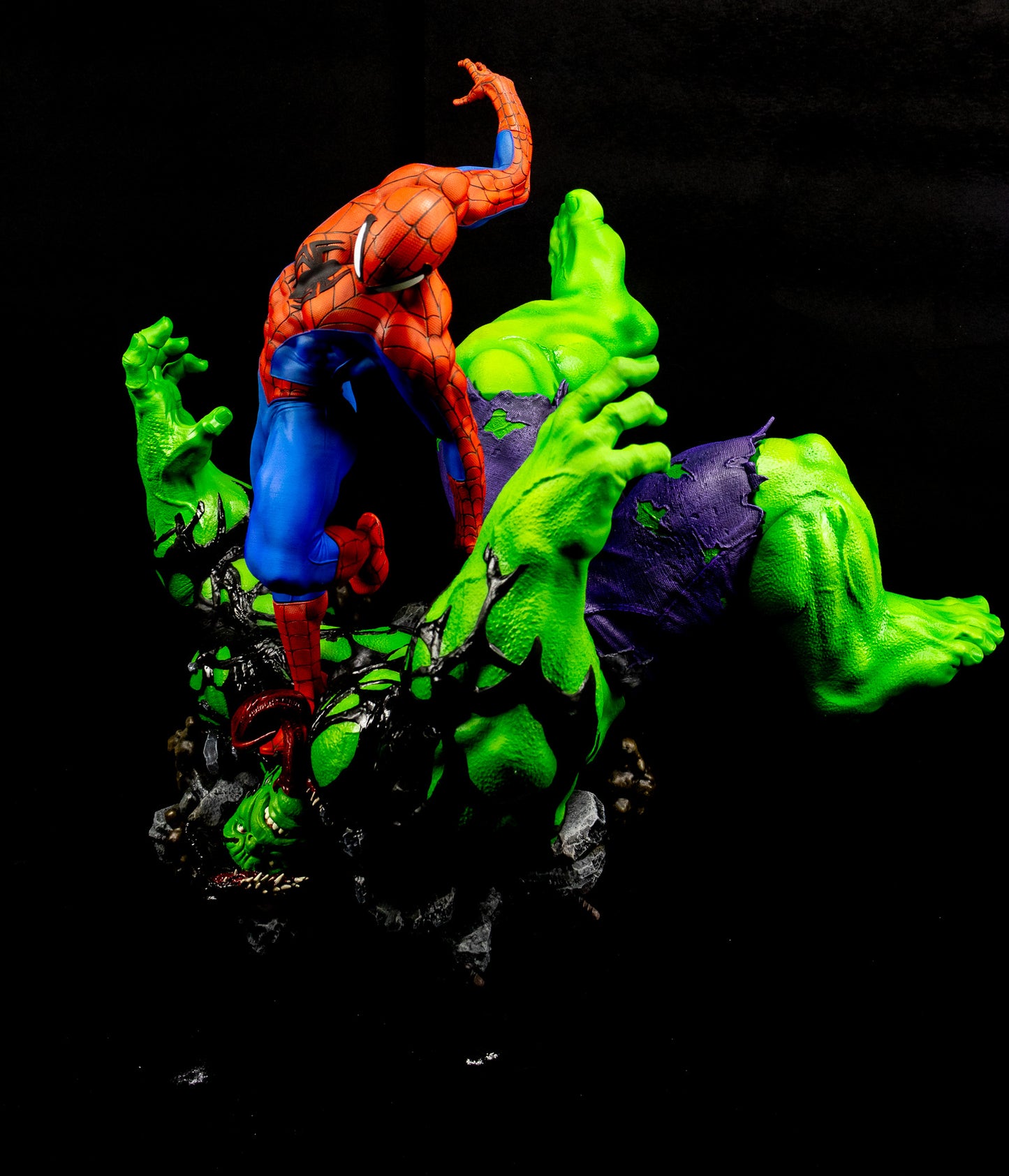 Arachnid vs Giant Resin Fan Art Sculpture (Zez)