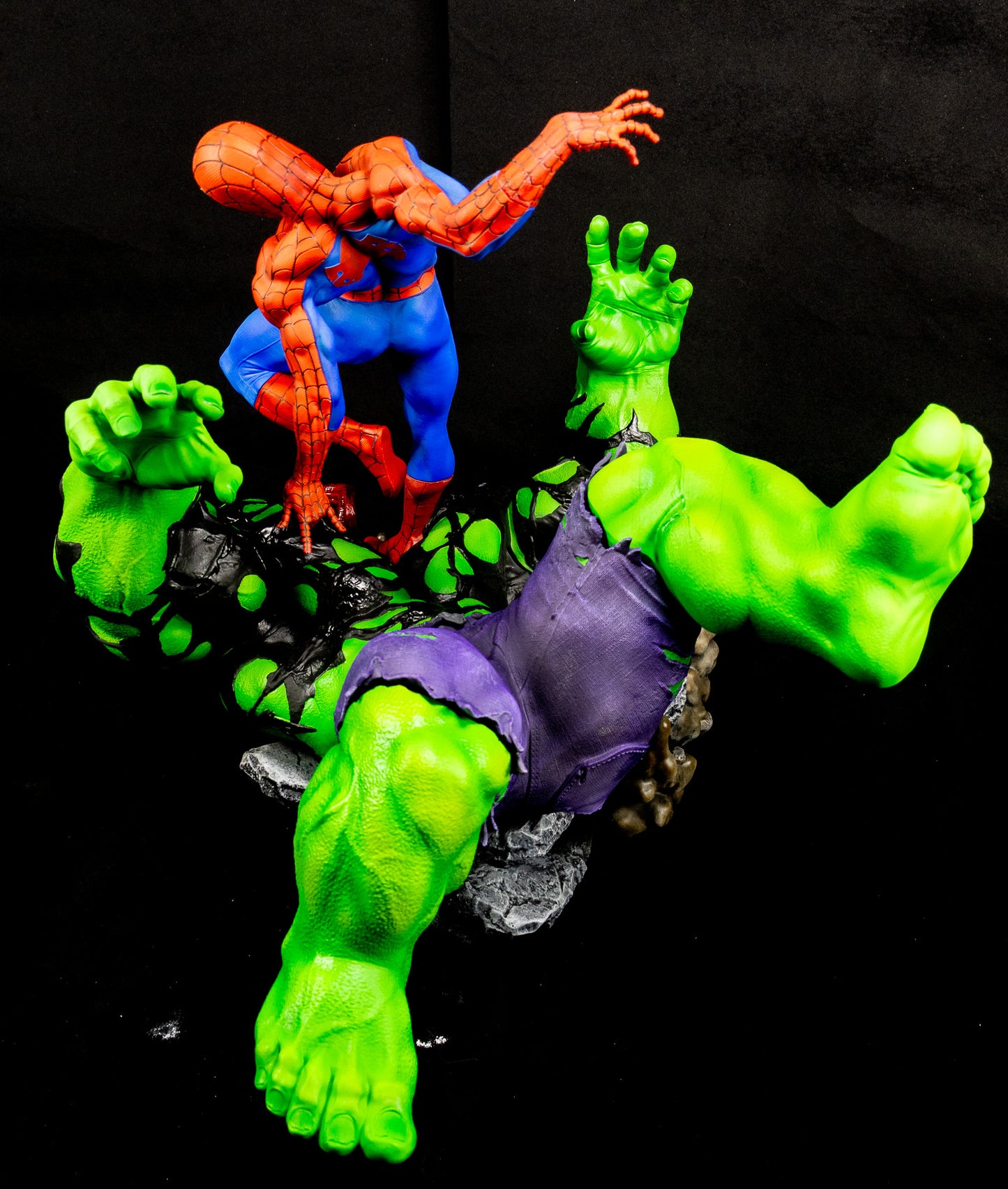 Arachnid vs Giant Resin Fan Art Sculpture (Zez)