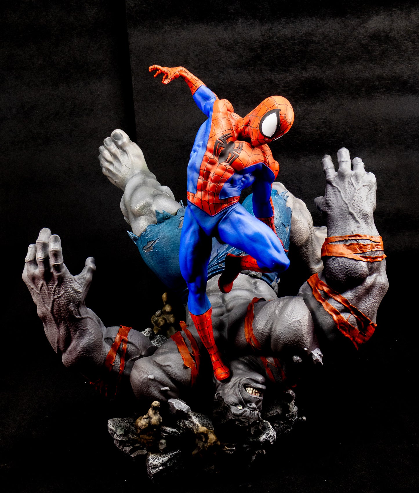 Arachnid vs Giant Resin Fan Art Sculpture (Zez)