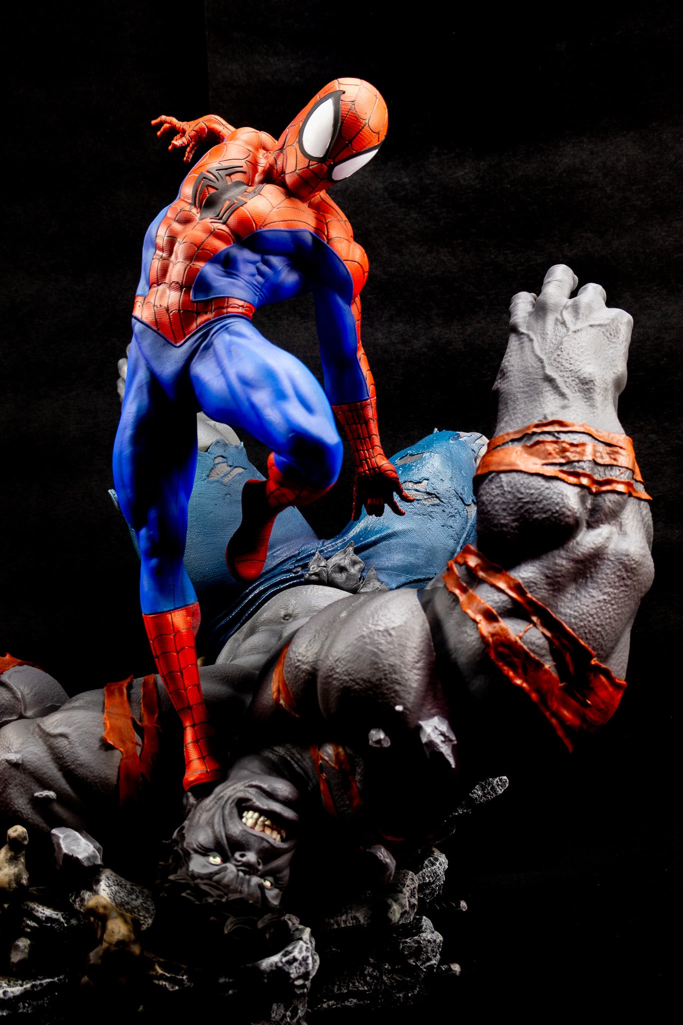 Arachnid vs Giant Resin Fan Art Sculpture (Zez)