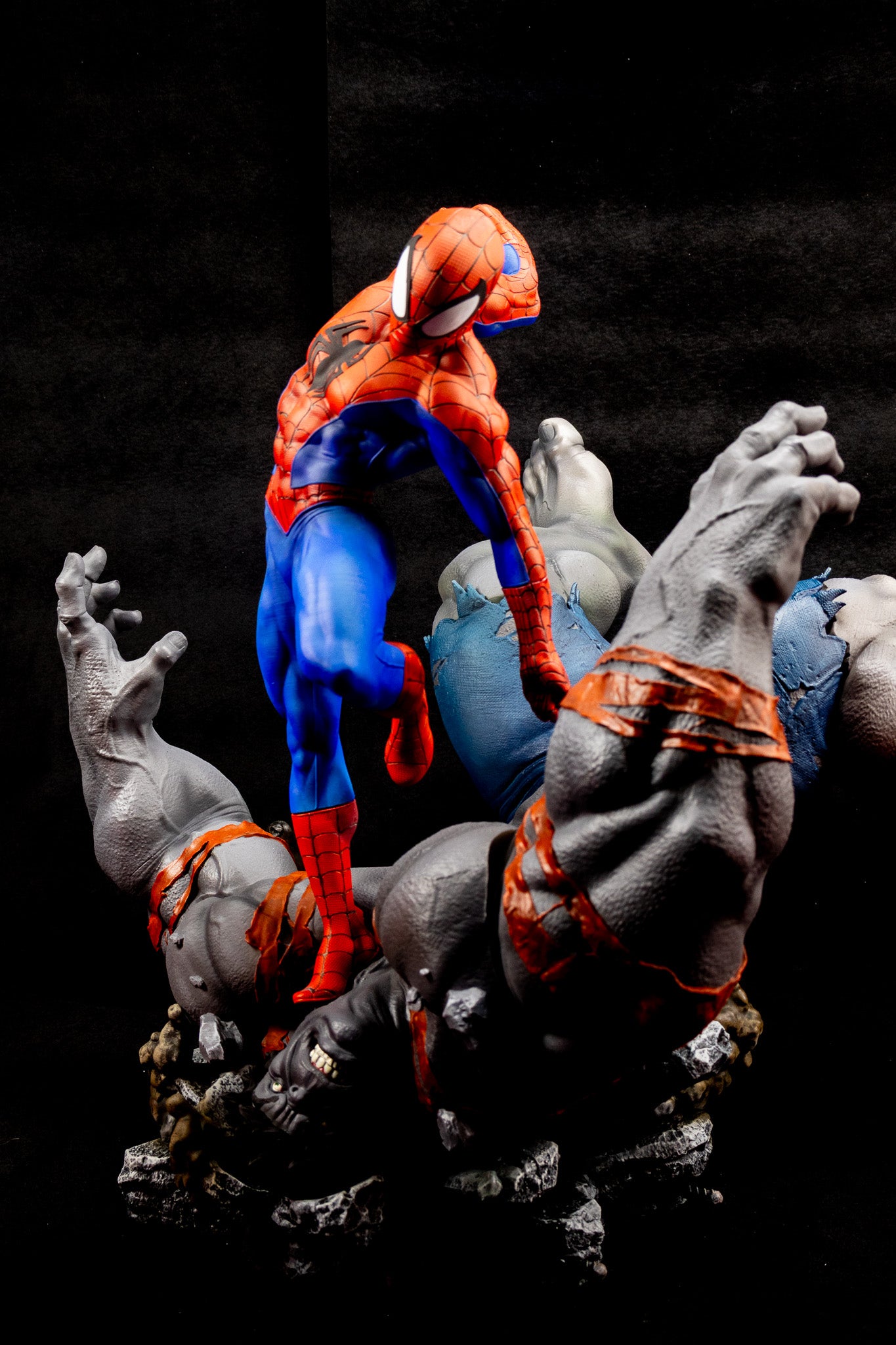 Arachnid vs Giant Resin Fan Art Sculpture (Zez)