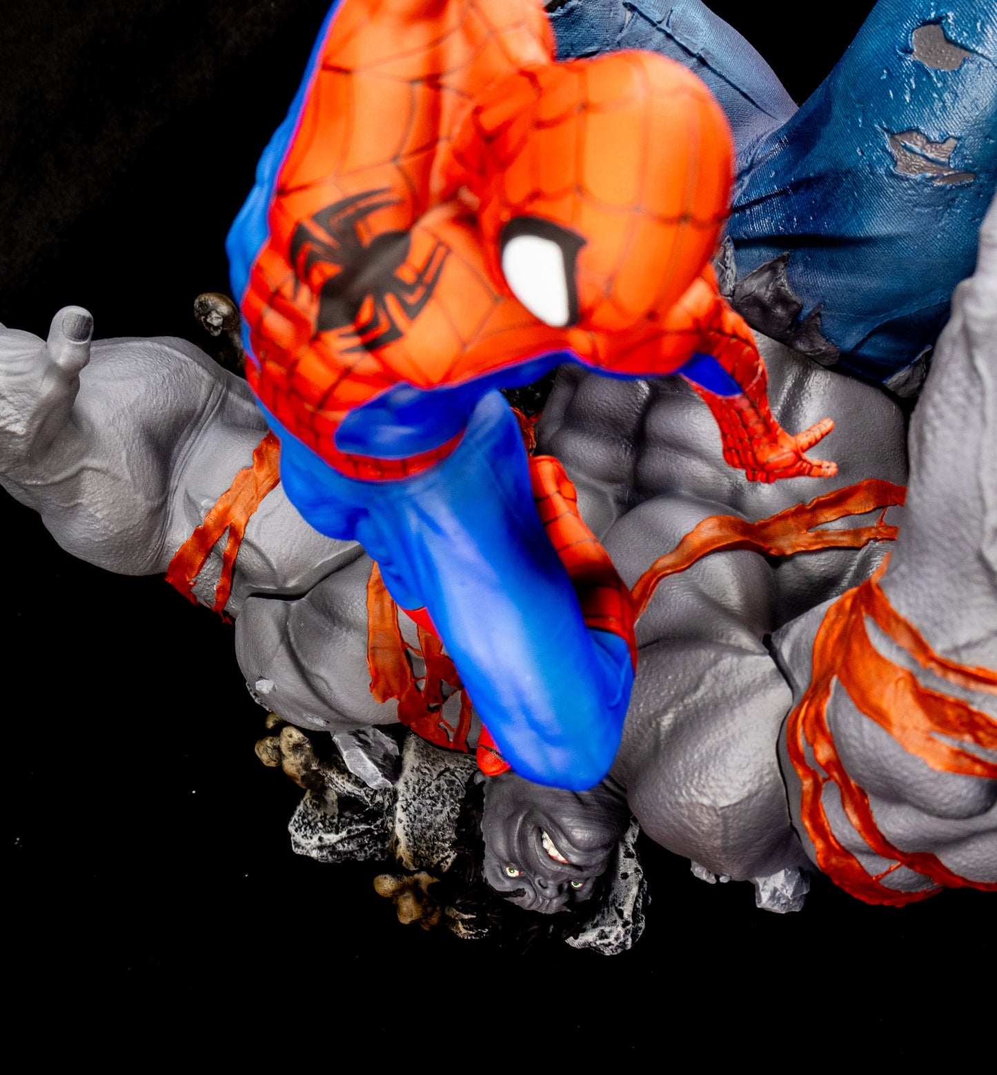Arachnid vs Giant Resin Fan Art Sculpture (Zez)